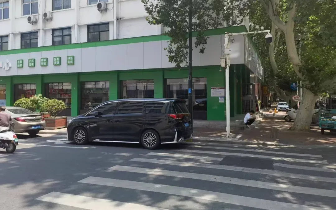 科云汇 银行女职员私刻公章13年诈骗近亿元，打赏主播超32万次花费超6000万